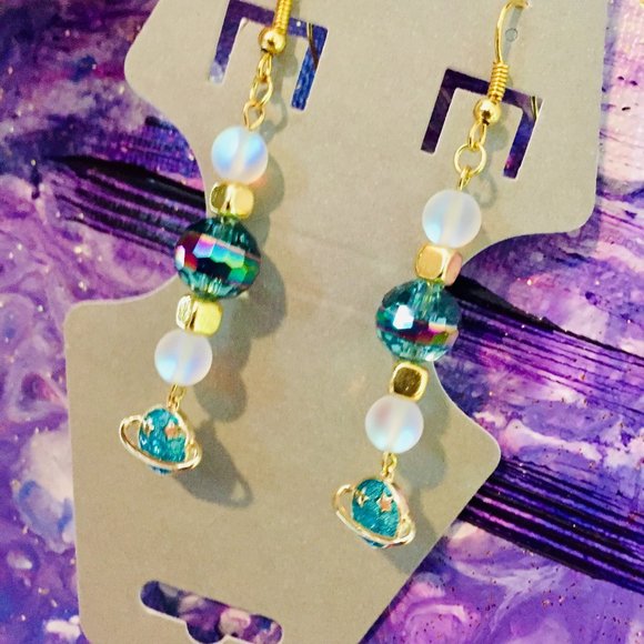 A trip to Saturn - Glass beaded dangle earring with Saturn drop 14K GF Hooks - Picture 3 of 3